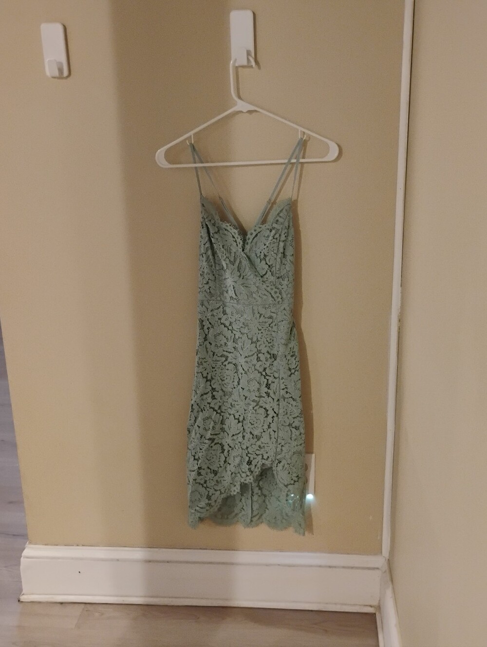 Lulus Women's Green Lace Scalloped Edge Mini Dress Sz XS